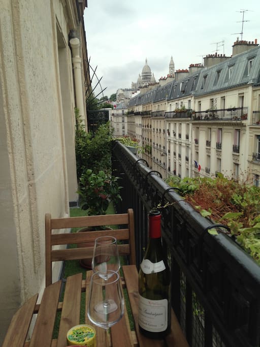 The balcony is a lot more enchanting when the sun shines ;) and great for apero time. At night time, with the Sacré Coeur illuminated, it's a perfect postcard from Paris.