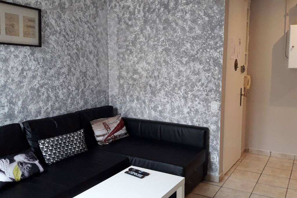 SALON- LIVING ROOM
