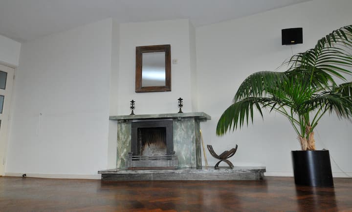 Open haard. 

Vraag naar hout, indien u gebruik wilt maken van de open haard.