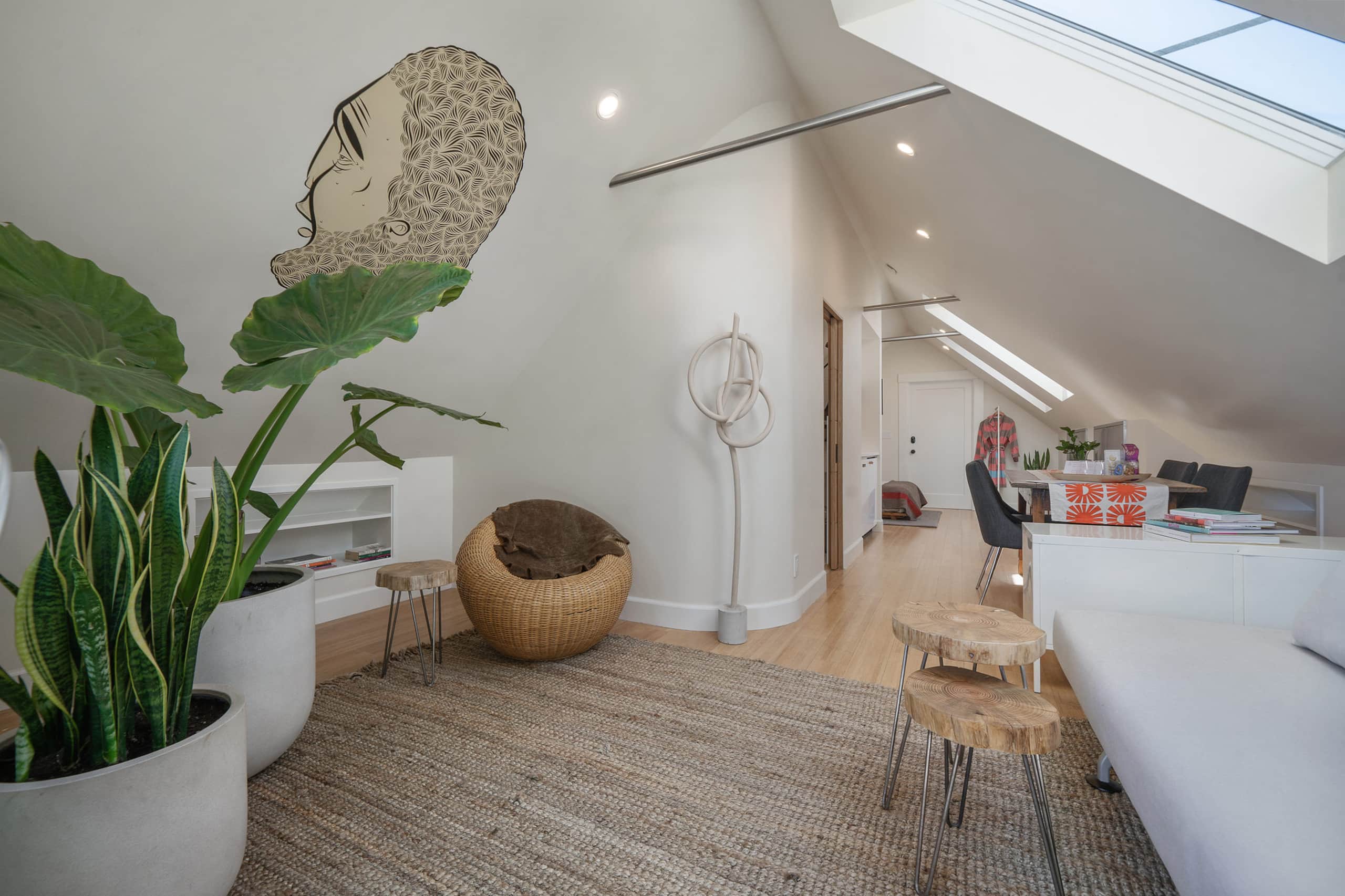 Home in San Francisco · ★4.95 · 1 bedroom · 2 beds · 1 bath - Image 4