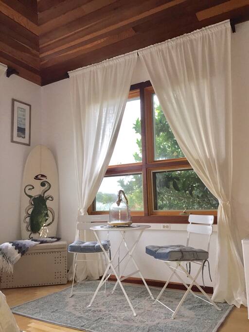 Natural sunlight, beautiful view! Sit, relax and have a pastry or a drink!