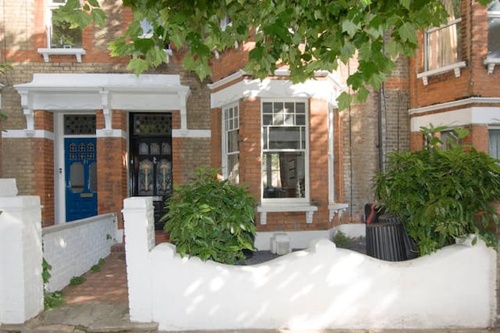 Large family house, great area, zone 2