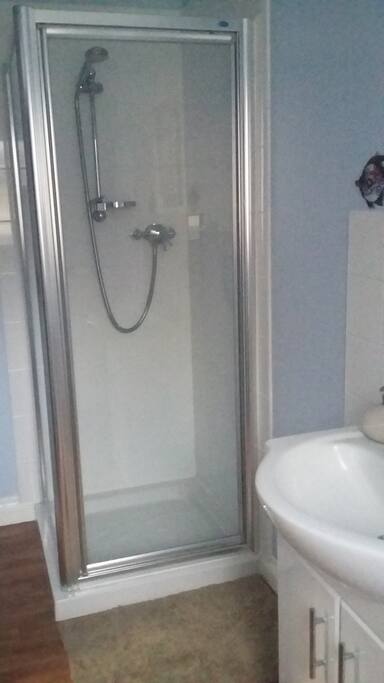 Room 2 En-suite .