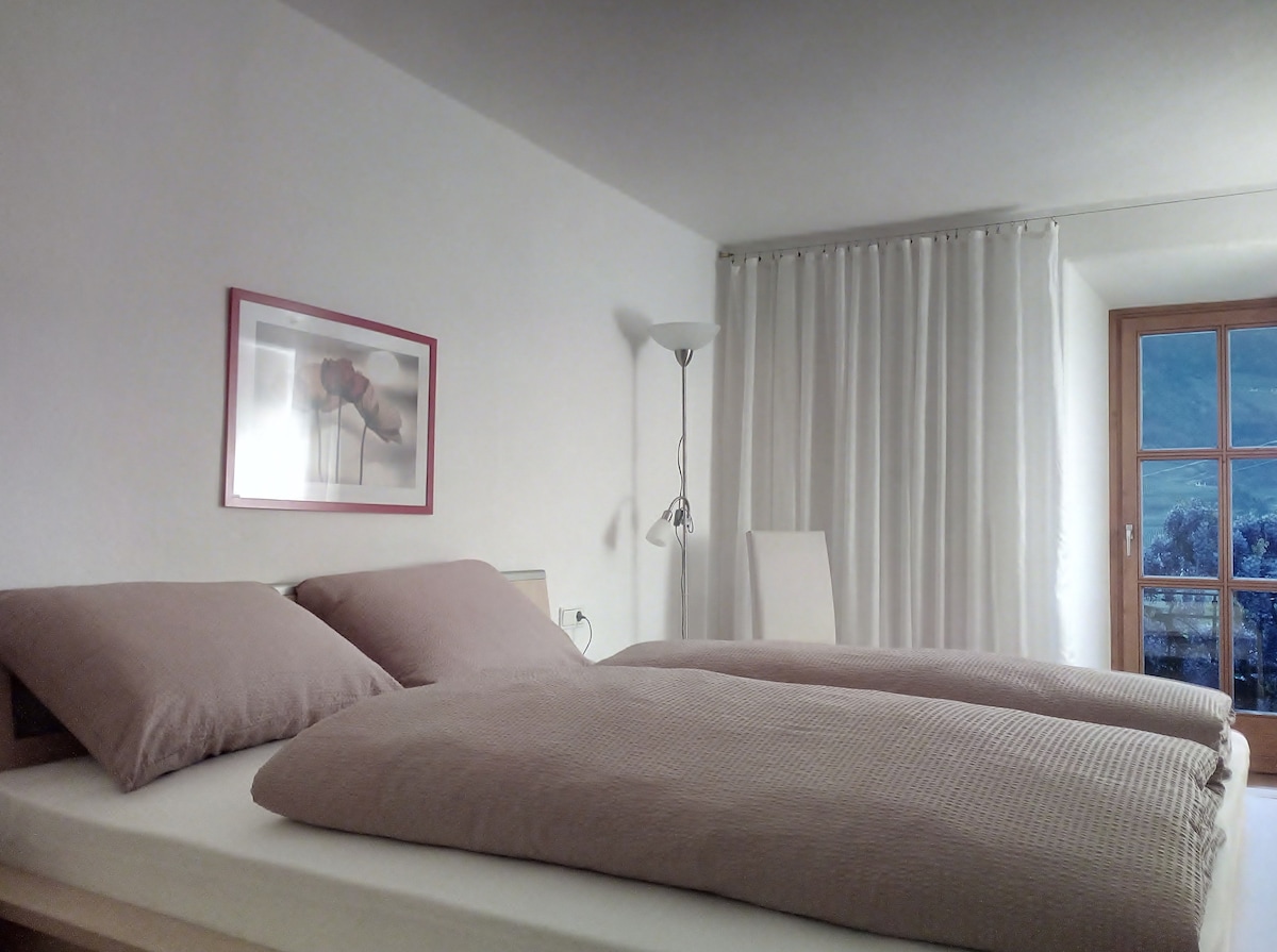 Double bed 180 x 200 cm