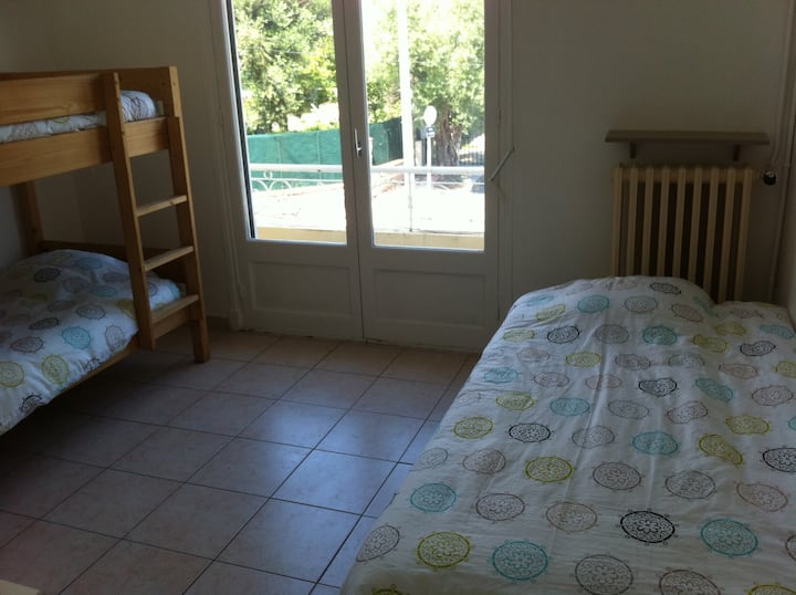 ห้องนอน 2 (Bedroom 2)
