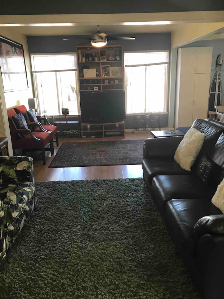 Cozy two bedroom home with free parking