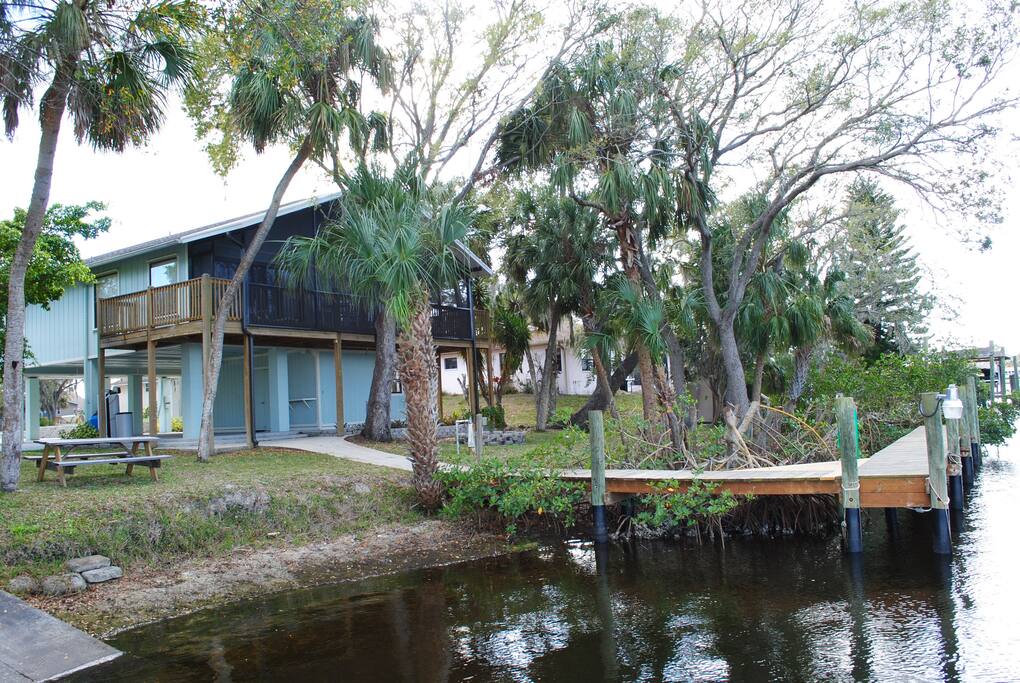 Screen Porch overlooking the Dock
