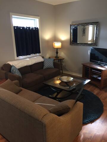Newly Renovated Apt Close to Downtown Kingston