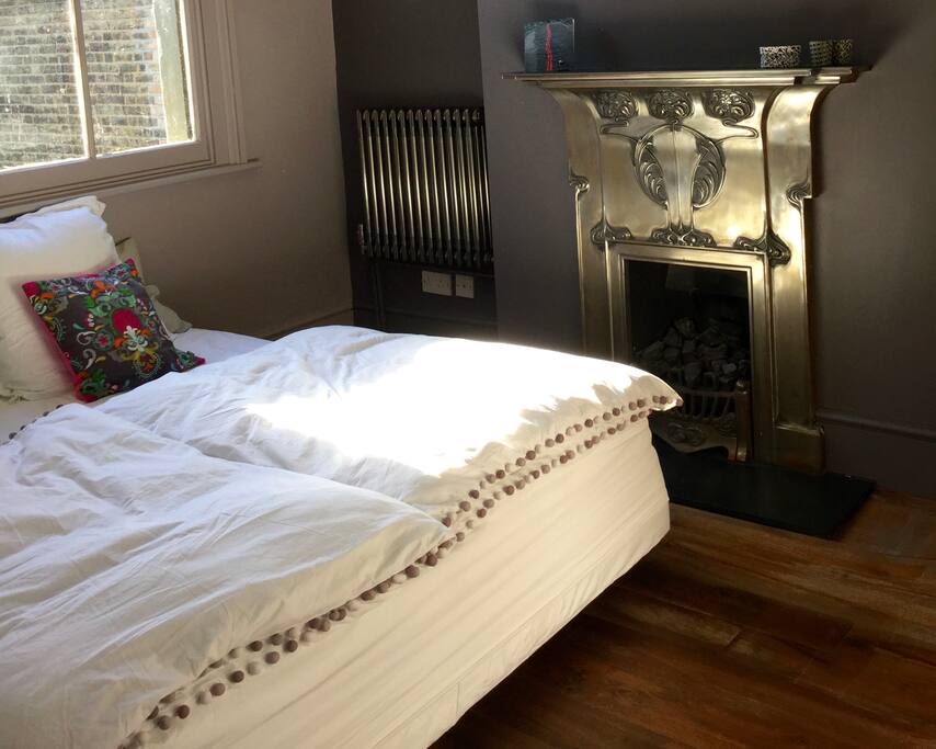 Warm & Cozy queen size bed (180x200)