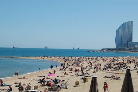 La barceloneta, barcelona vacation rentals & villas airbnb ... Interior Patio Beaches diseño