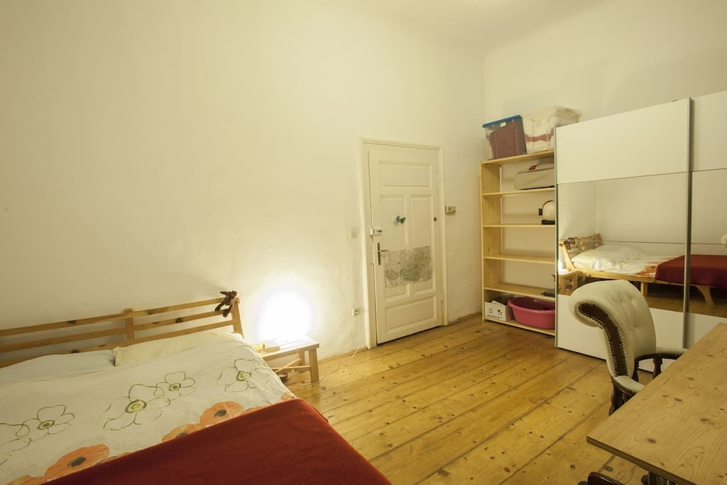Schlafzimmer 1