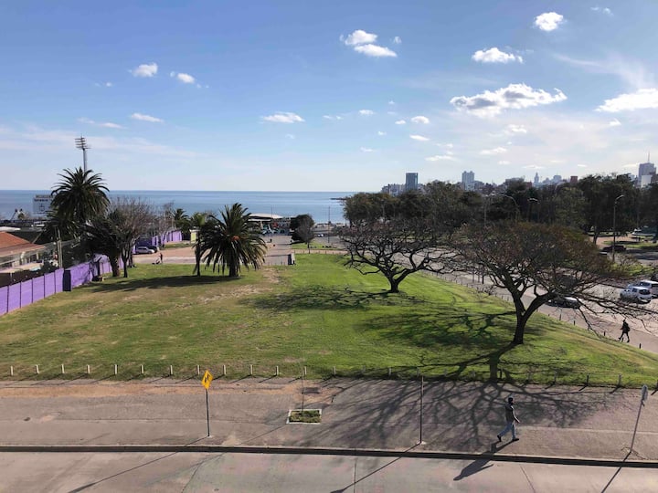 Tu Lugar En Montevideo, La Puesta Del Sol. - Montevideo