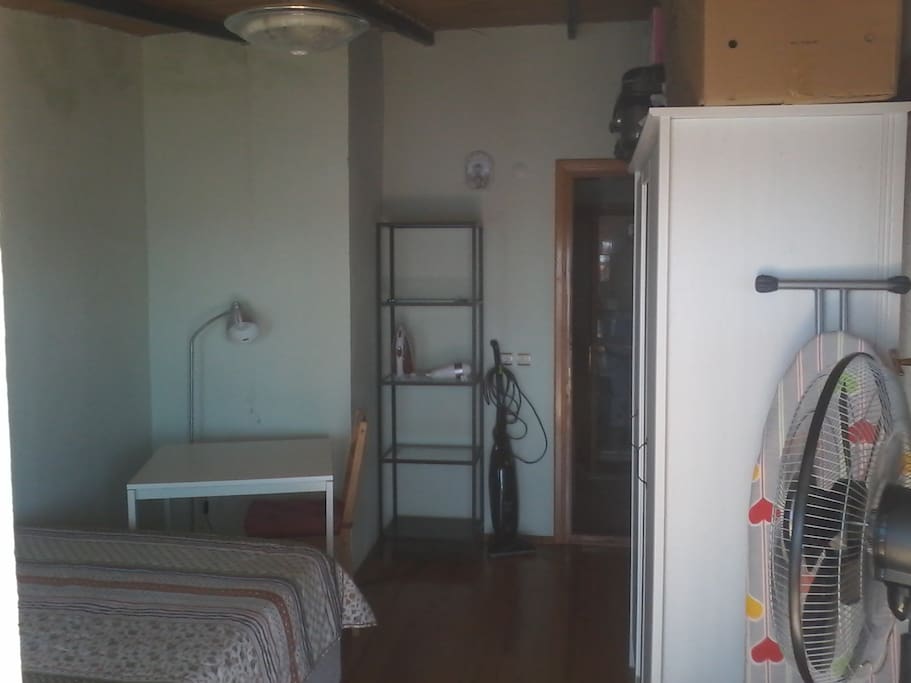 guest room.