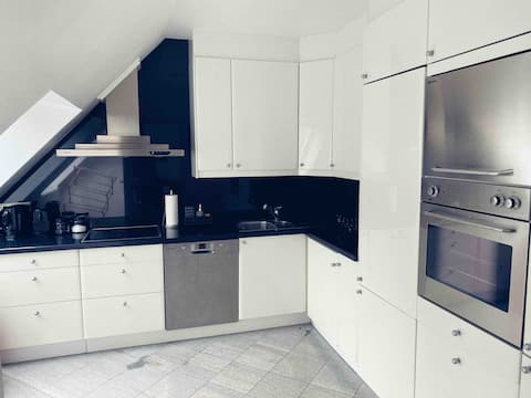 Leistungsstarkes Airbnb: Loft-style apartment in the heart of Düsseldorf in Golzheim