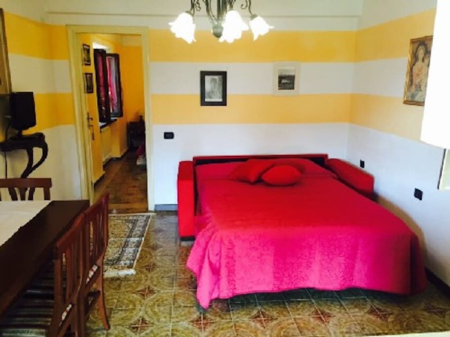 zona giorno con divano letto