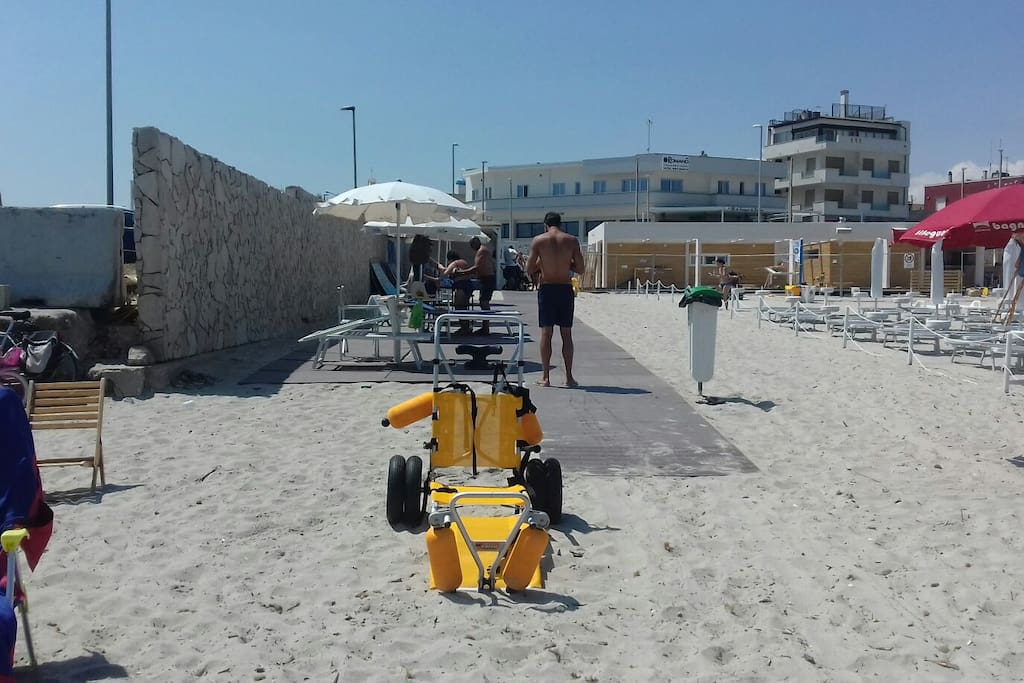 Stabilimento balneare "Io Posso" attrezzato per diversamente abili.