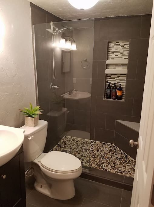 Private bathroom w/ toiletries and hairdryer provided