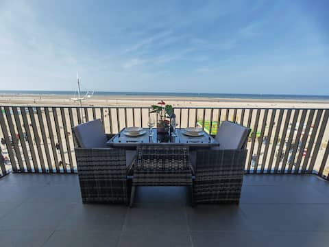 Stunning apartment with balcony on the beach