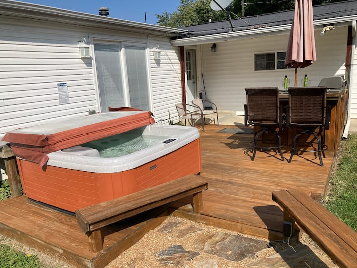 The Milton Manor W/ *HOT TUB * & GAME ROOM!