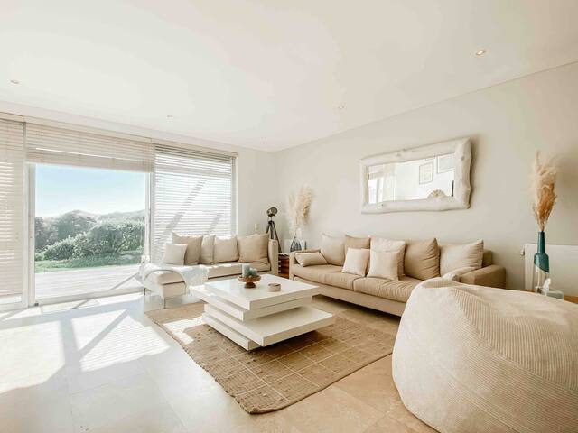 Beachfront Villa in Cape Town gallery image 2