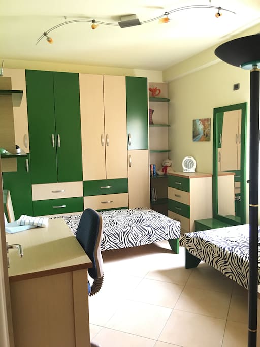 Room 1 (2 Single Beds)