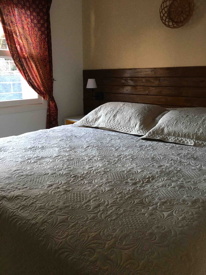 Chumba cha watu wawili, Kitanda cha Malkia