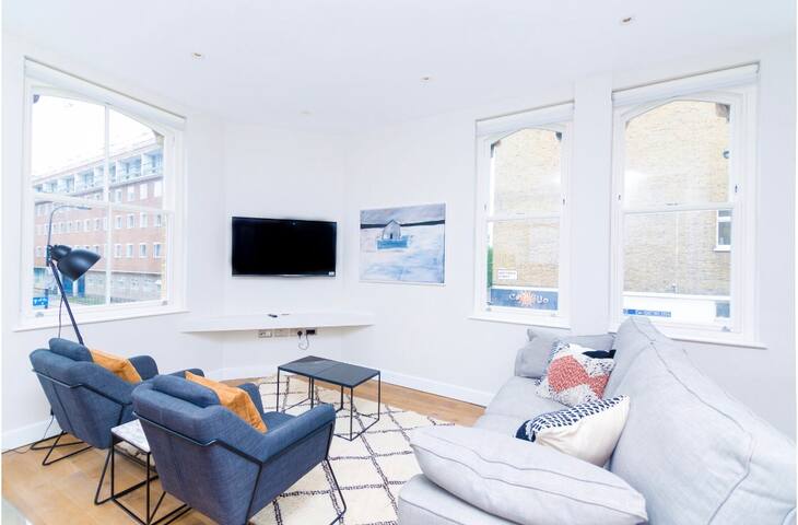 2 Bedroom Flat in Renovated Heritage Building gallery image 2
