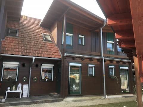 Holzblock-Reihenhaus, Nähe SCS Seiersberg