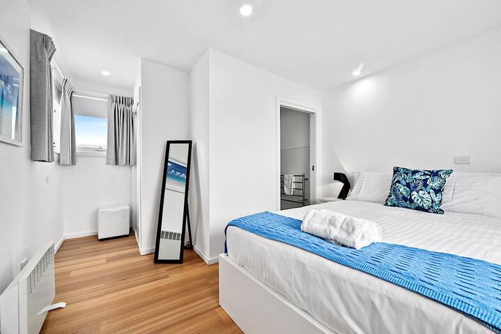 Bridport Sunrise Escape gallery image 3