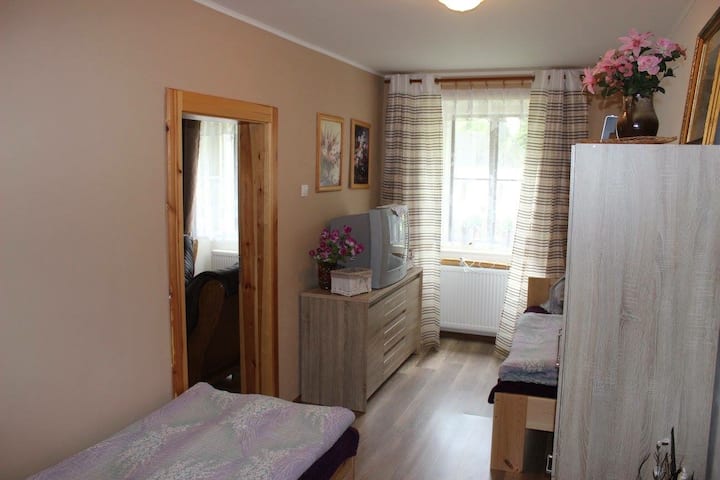 Dormitorio para dos personas.  2 camas separadas.