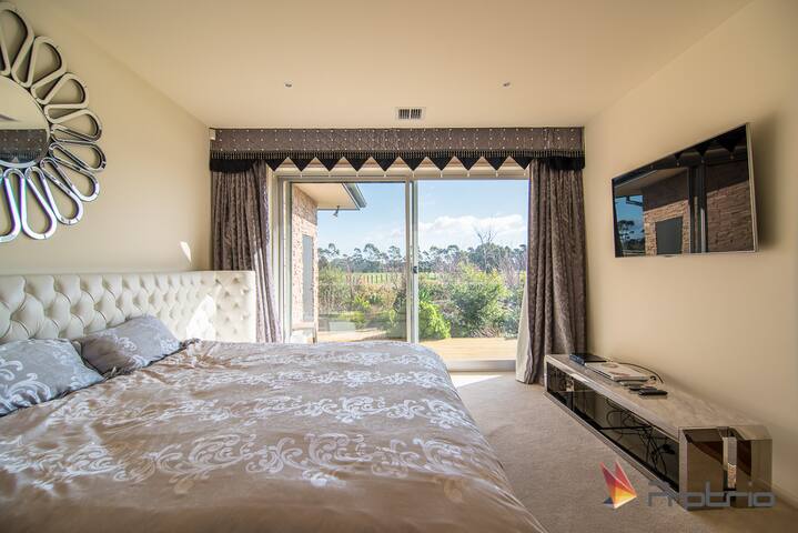 JOLONG PARK-Lakeview Private club house gallery image 5