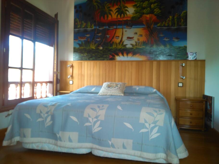 Habitación cama de matrimonio grande