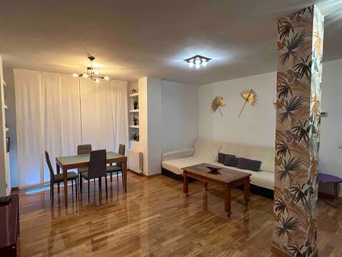 Flat in university with
Free parking downtown