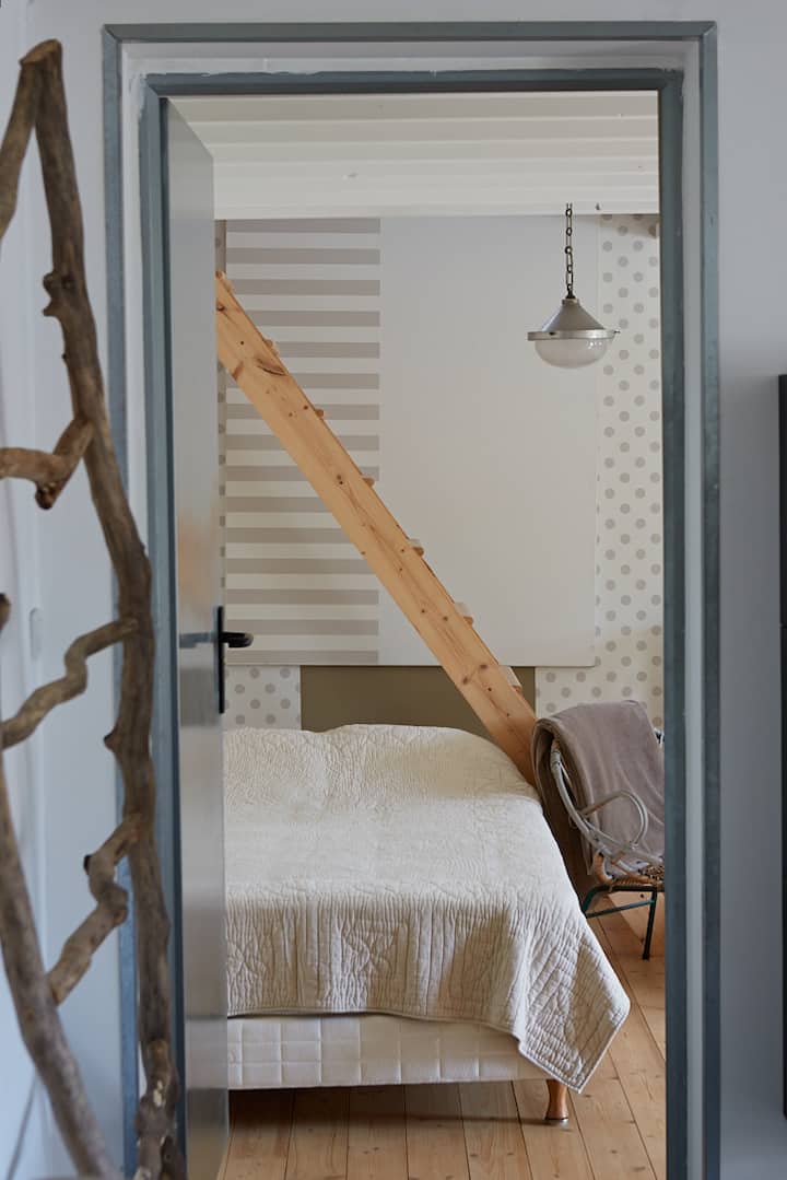 Ghorofa ya chini ya chumba cha familia na Mezzanine, inayolala 3