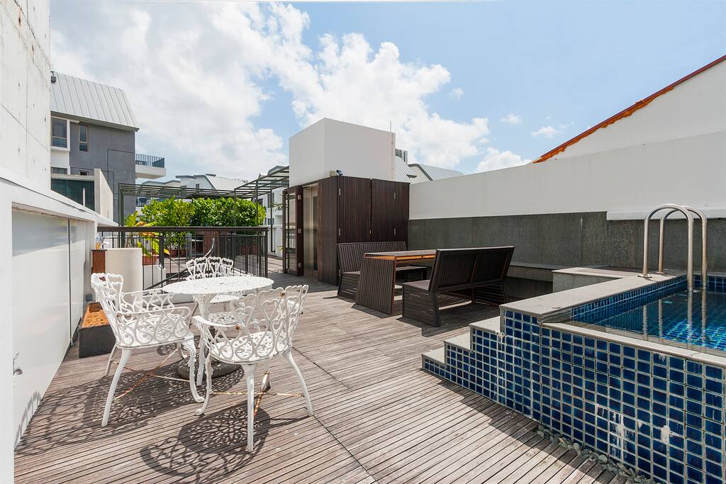 Rooftop terrace & lap pool