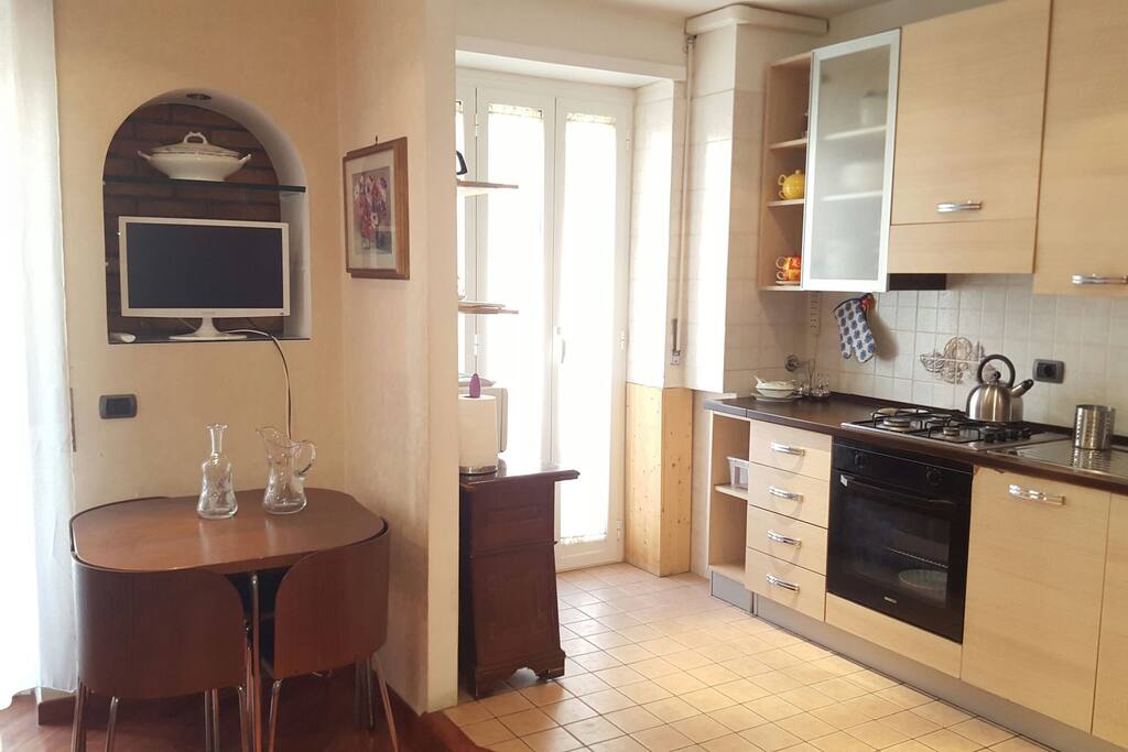 Kitchenette & dining