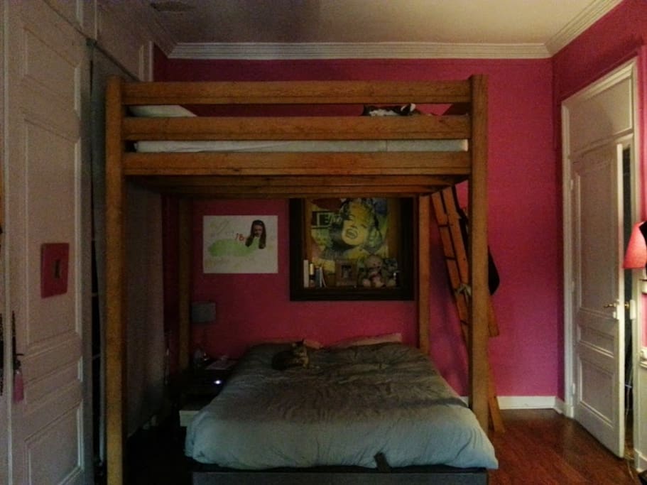 Lit coffre avec mezzanine suivant la préférence