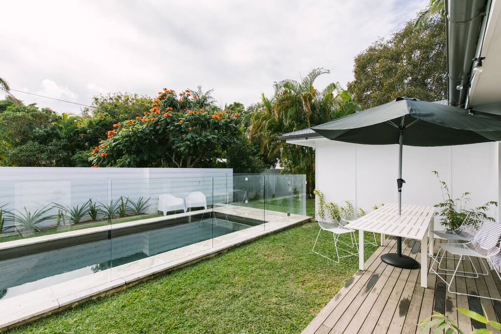 Pool & Front deck entertaining area
