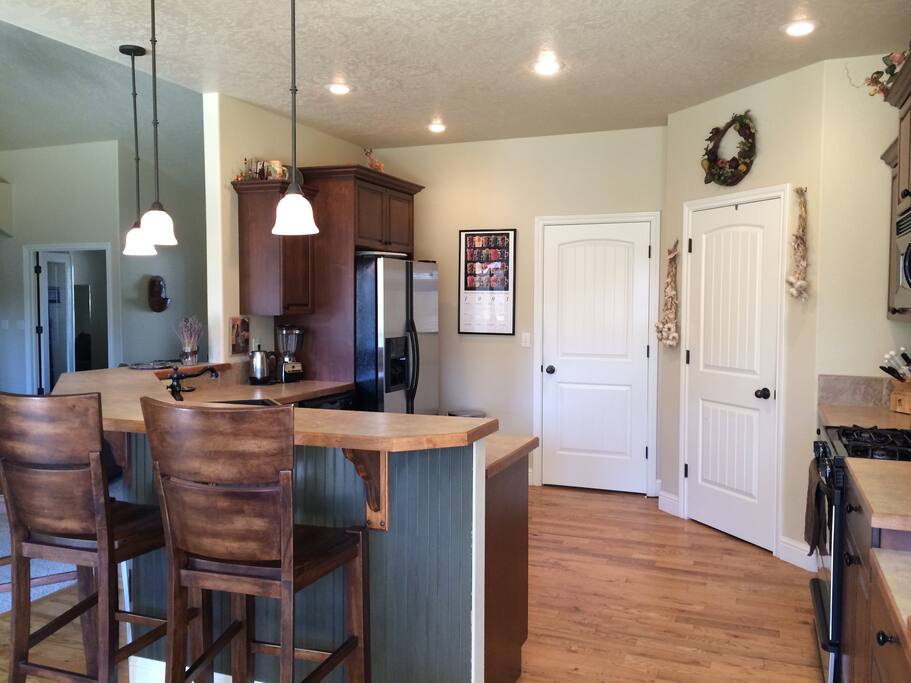 Breakfast Bar - Kitchen