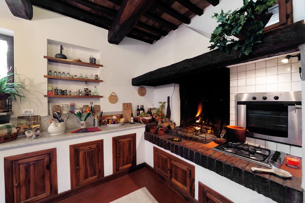 The fully equipped kitchen
