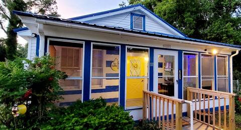 "Live Life Sunnyside Up" - Minutes From The Beach!