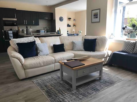 Popular Airbnb listing: Luxury 2 Bedroom Cottage Very Close to St Andrews in Strathkinness