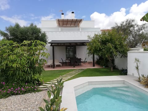 HOUSE WITH POOL NEAR THE MOUNTAIN AND THE BEACH