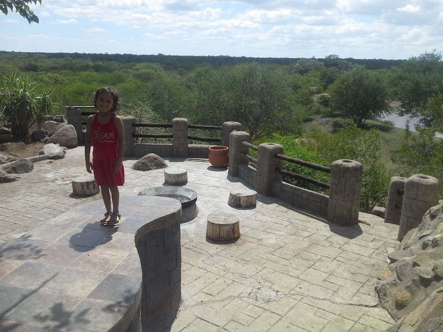 fabulous attractions with wildlife, meeting area, visit with friends