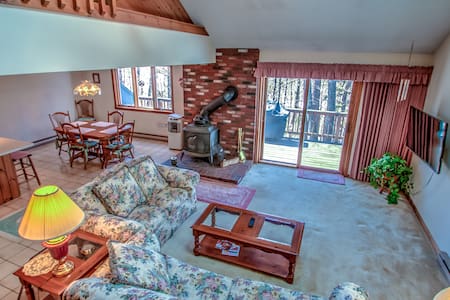 Spacious Country Townhome on the Saco River