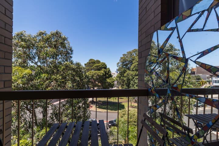 Mount Lawley unit with carbay & parkviews