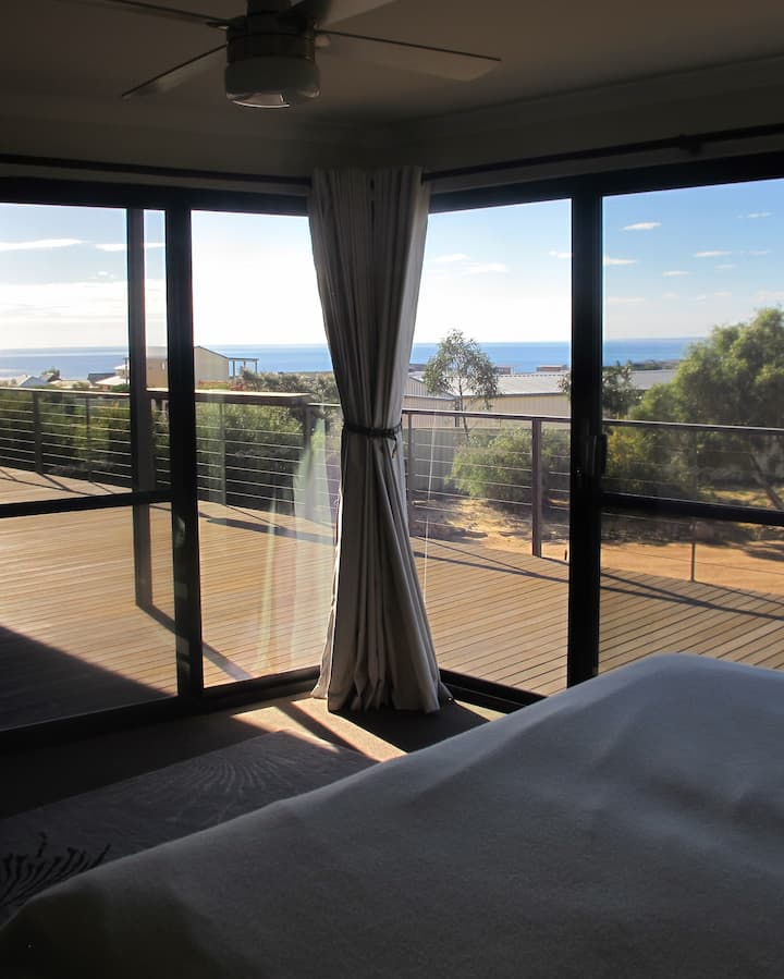 Studio Retreat with beautiful ocean views