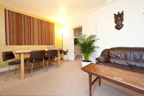 Single room for one in private house/North London