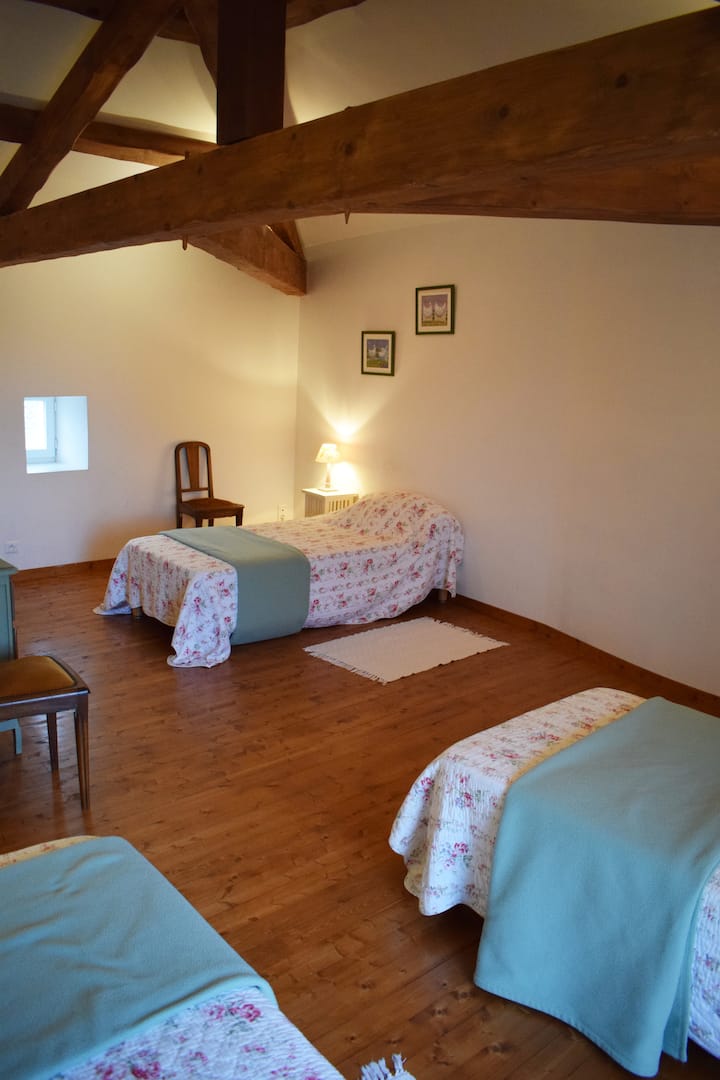 საბავშვო ოთახი შიდა ეზოს მხარეს