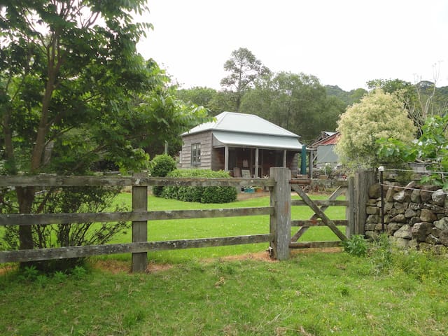 Rustic Cabin on beautiful farm close to beaches